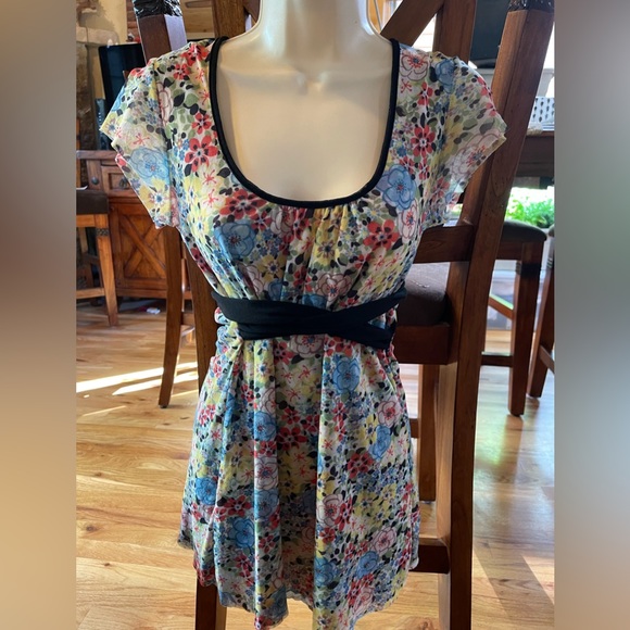 Tops - Sweet pea top with tie back